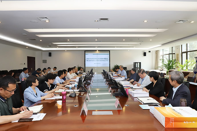 我校召开国家中医药管理局委托课题中期鉴定会议